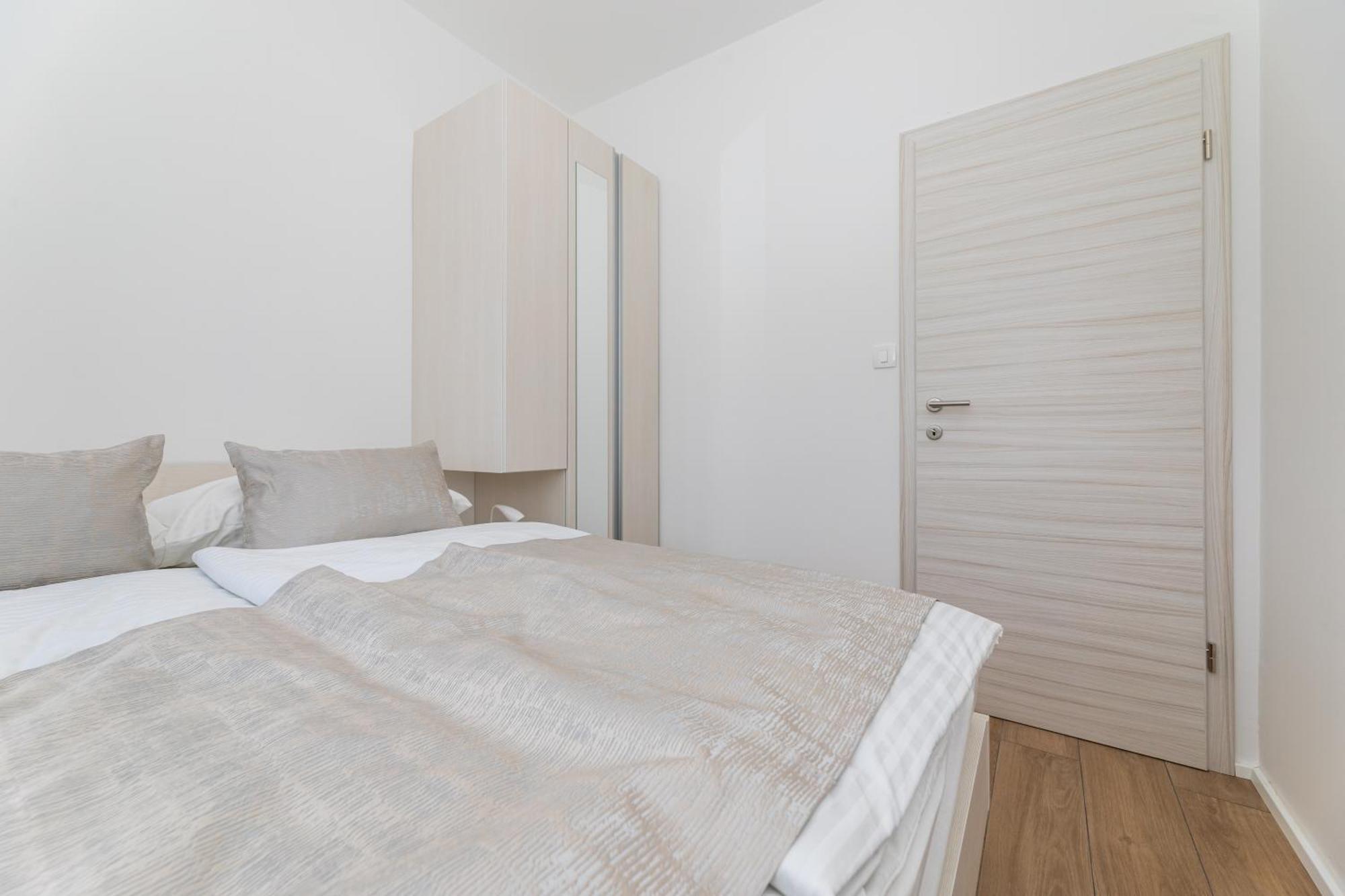 Apartment Crnekovic Ix