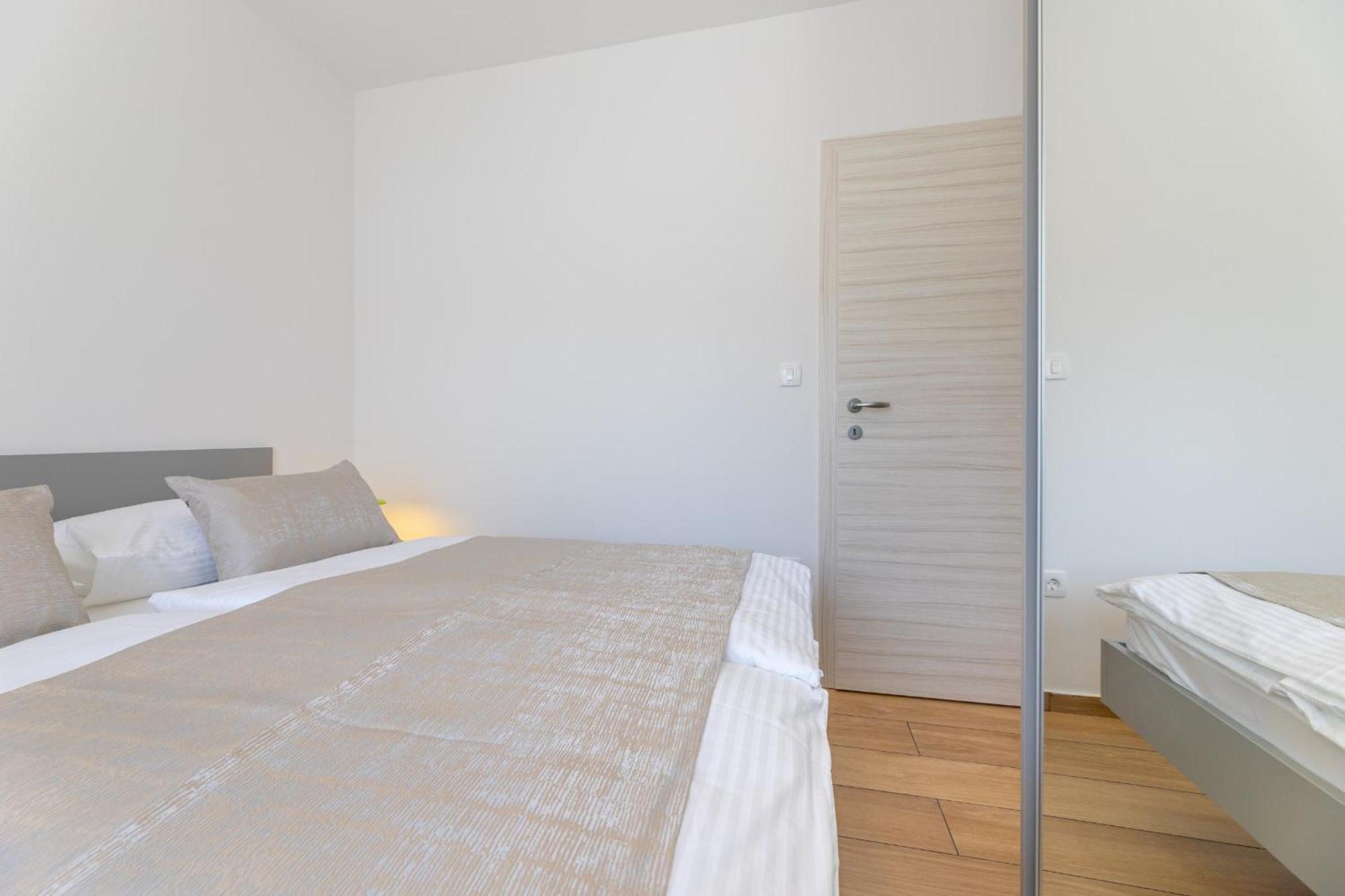 Apartment Crnekovic Ix