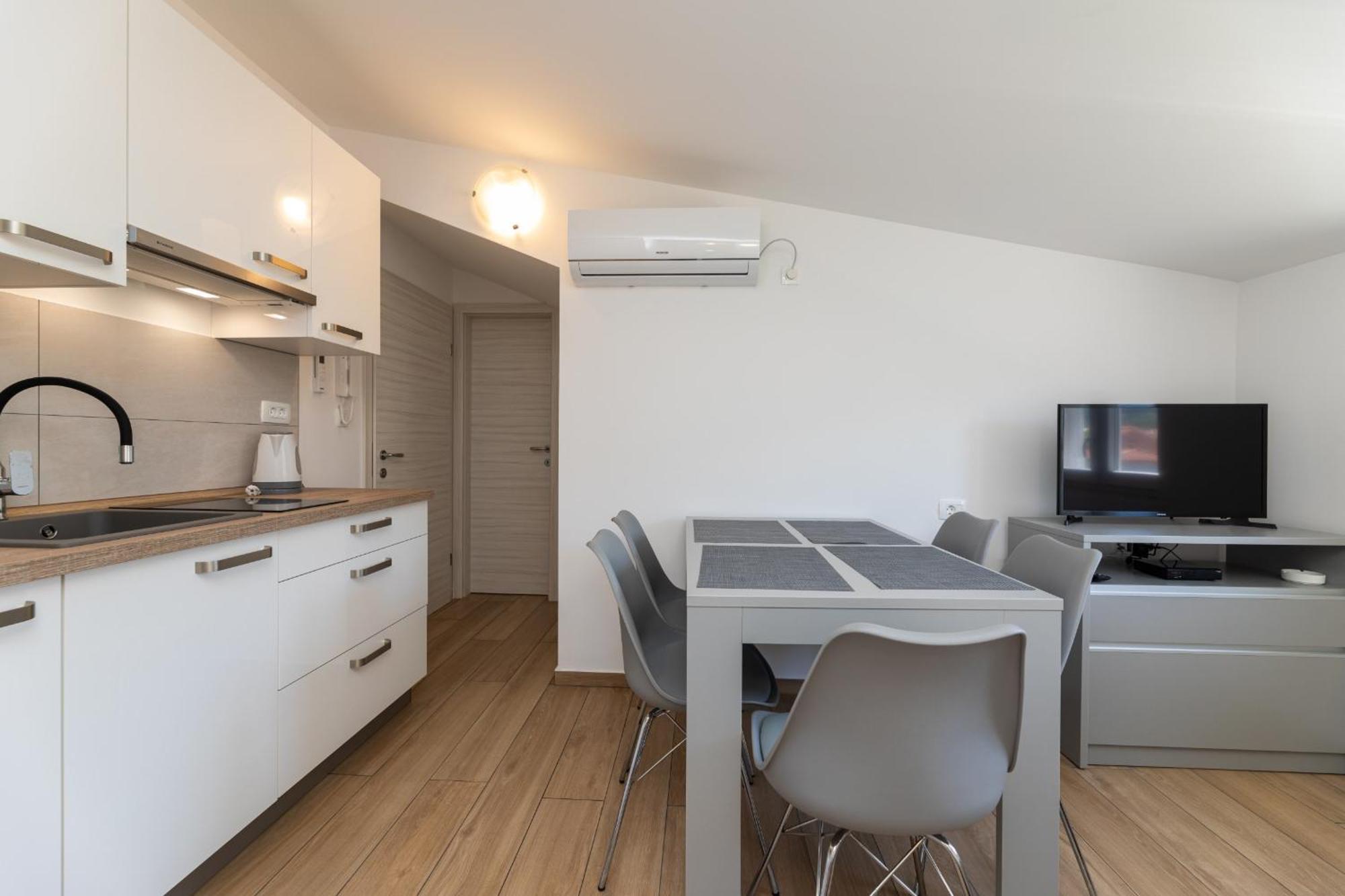 Crnekovic Ix Apartment
